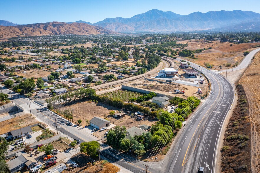 12897 13th St, Yucaipa, CA à vendre - Photo de l’immeuble – Image 2 sur 13