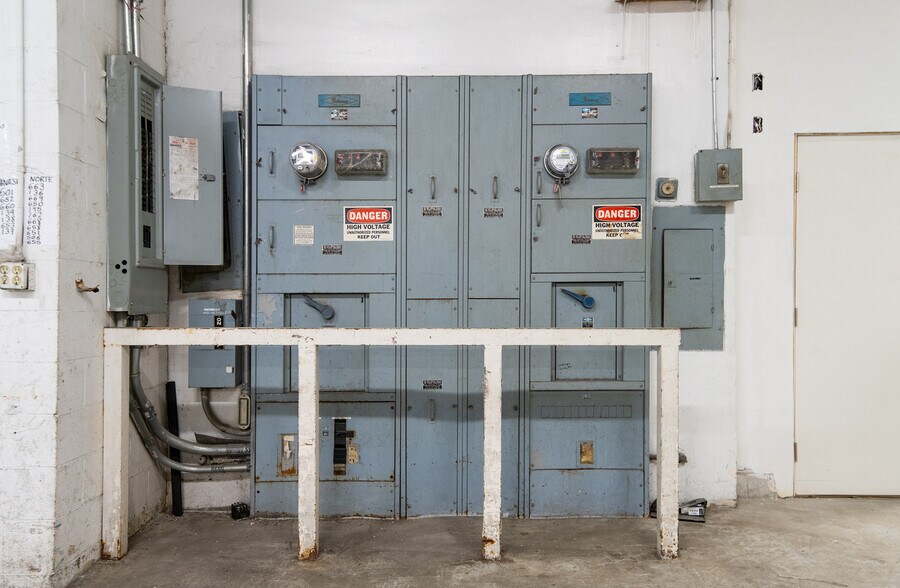 506 Stanford Ave, Los Angeles, CA à louer - Photo de l’immeuble – Image 3 sur 29