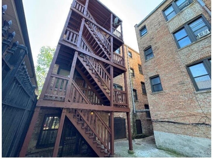 8156 S Laflin St, Chicago, IL à vendre - Photo de l’immeuble – Image 3 sur 30
