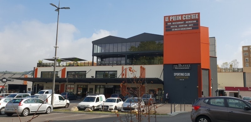 Local commercial dans Bourgoin-Jallieu à vendre - Photo de l’immeuble – Image 2 sur 17