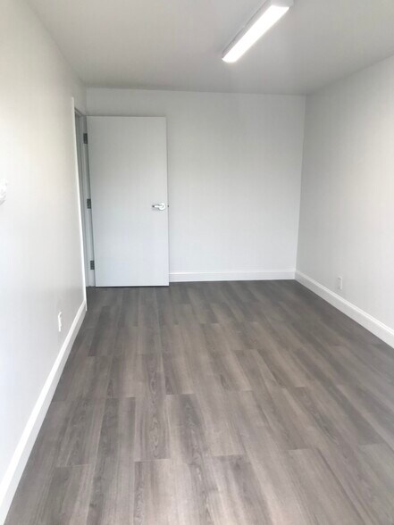 1875 S Dixie Hwy, Pompano Beach, FL à louer - Photo de l’immeuble – Image 3 sur 21