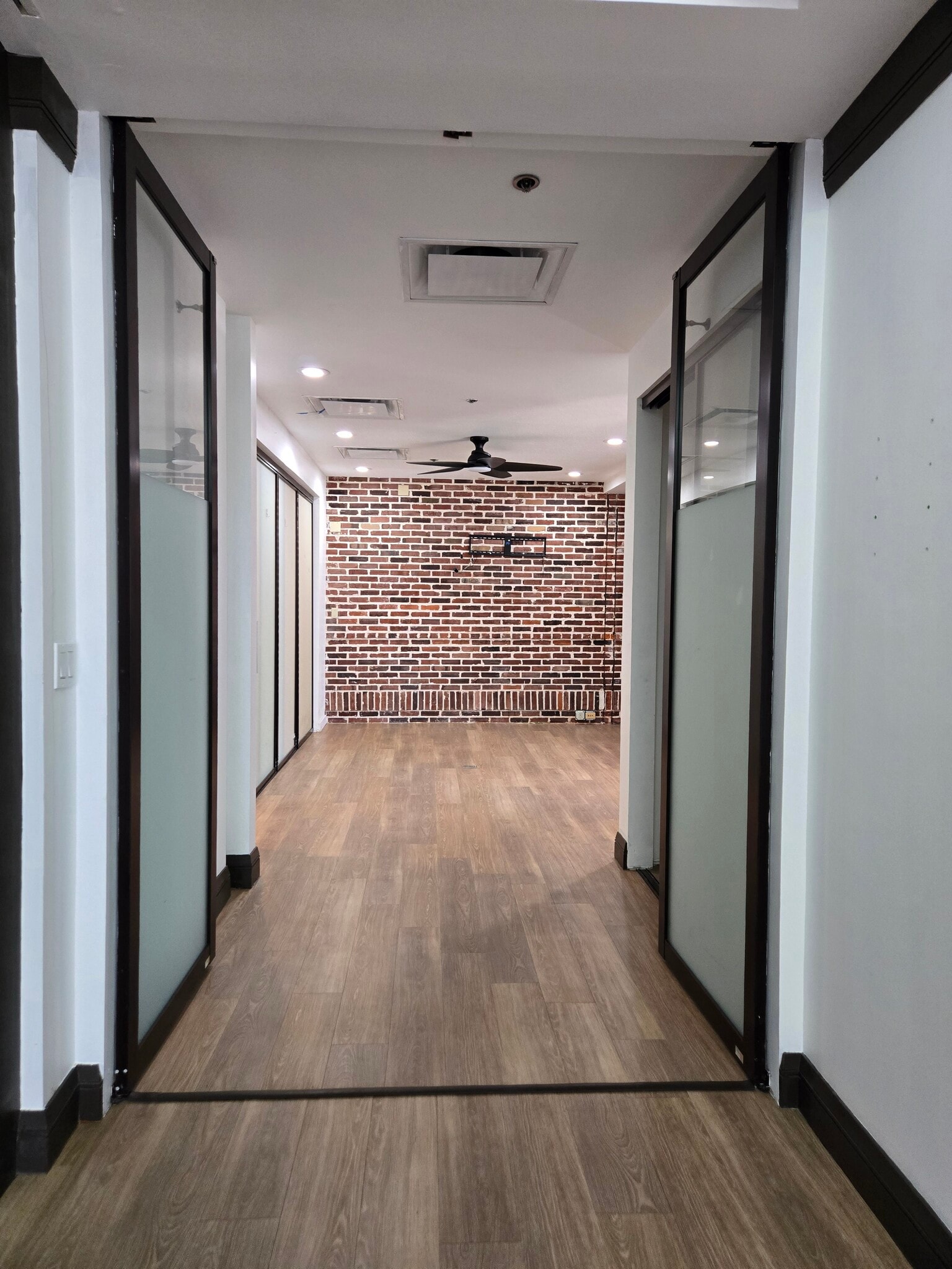 240 1st Ave S, Saint Petersburg, FL à louer Photo intérieure– Image 1 sur 16