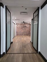 240 1st Ave S, Saint Petersburg, FL à louer Photo intérieure– Image 1 sur 16