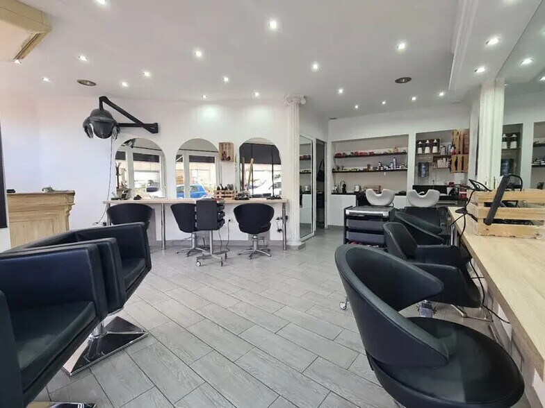 Local commercial dans Cagnes-sur-Mer à louer - Photo intérieure – Image 1 sur 3