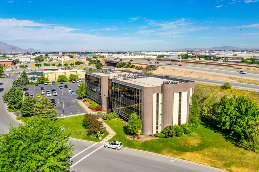 1600 W 2200 S, Salt Lake City, UT à louer - Photo de l’immeuble – Image 2 sur 3