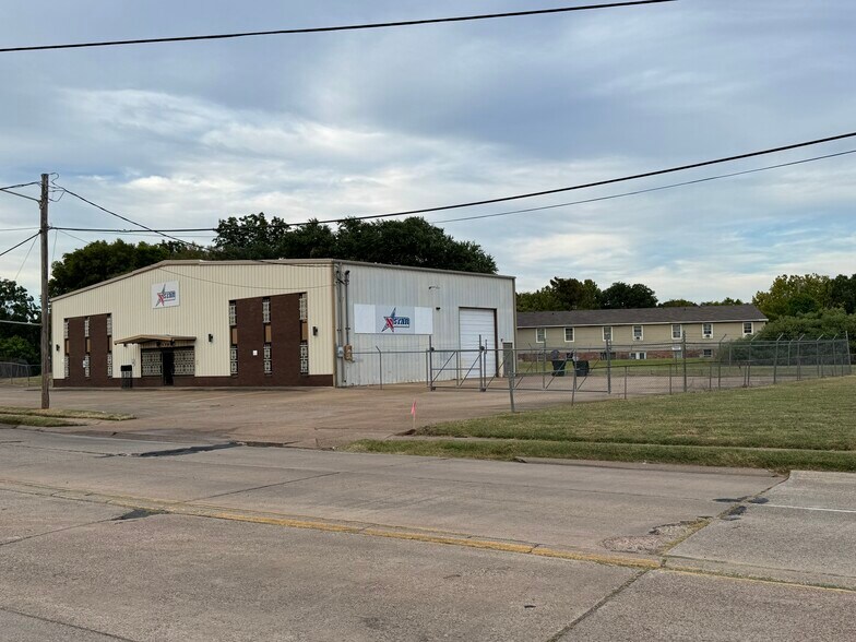 1780 Grimmett Dr, Shreveport, LA à louer - Photo de l’immeuble – Image 1 sur 17