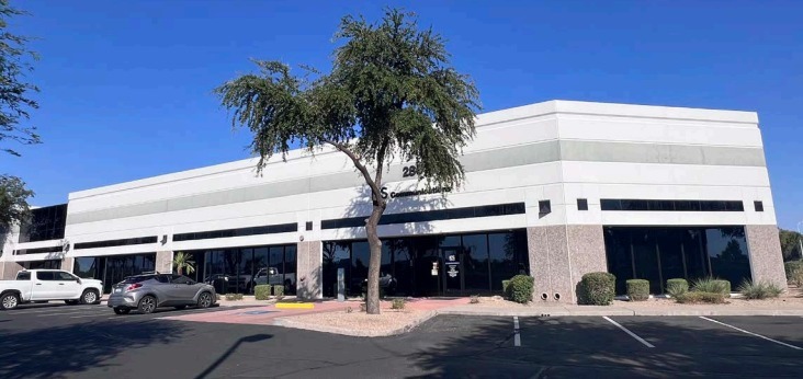 2552 W Erie Dr, Tempe, AZ à louer - Photo de l’immeuble – Image 1 sur 3