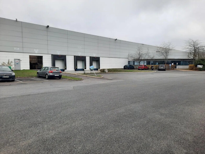 Industriel/Logistique dans Lieusaint à louer - Photo de l’immeuble – Image 1 sur 5