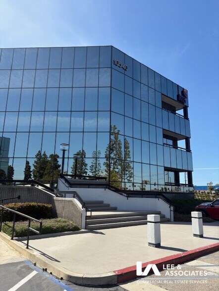 10540 Talbert Ave, Fountain Valley, CA à louer - Photo de l’immeuble – Image 3 sur 6