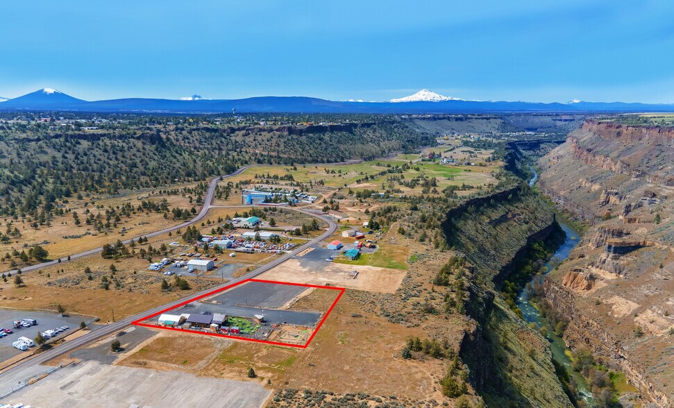 13959 SW Commercial Loop Rd, Crooked River Ranch, OR à vendre - Photo principale – Image 1 sur 39