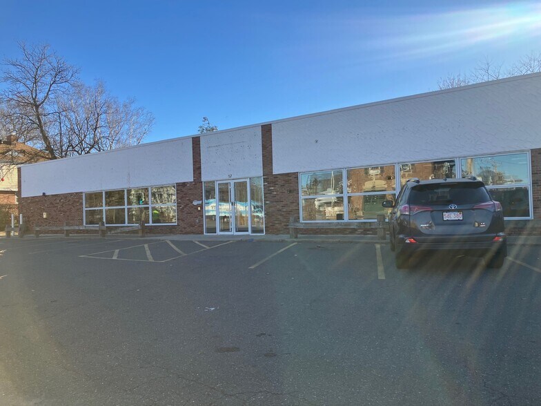 57 Loring Ave, Salem, MA à louer - Photo de l’immeuble – Image 1 sur 7