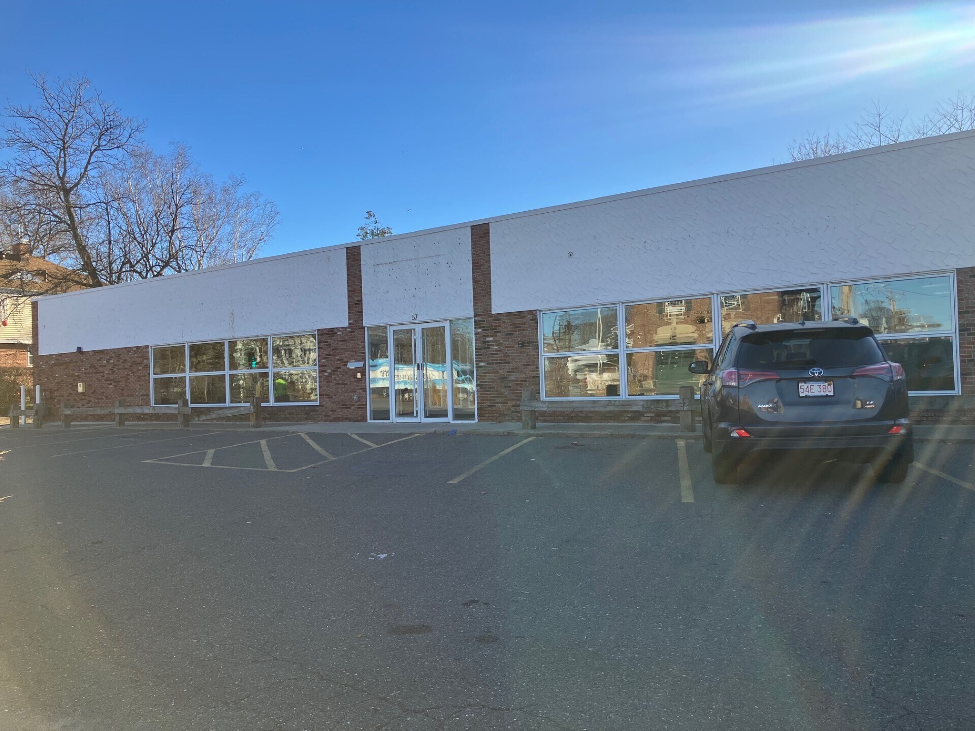 57 Loring Ave, Salem, MA à louer Photo de l’immeuble– Image 1 sur 8