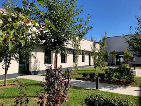 Bureau dans Vénissieux à louer Photo de l’immeuble– Image 1 sur 6