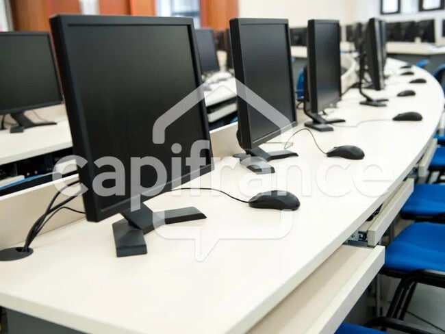 Plus de détails pour Local commercial à louer