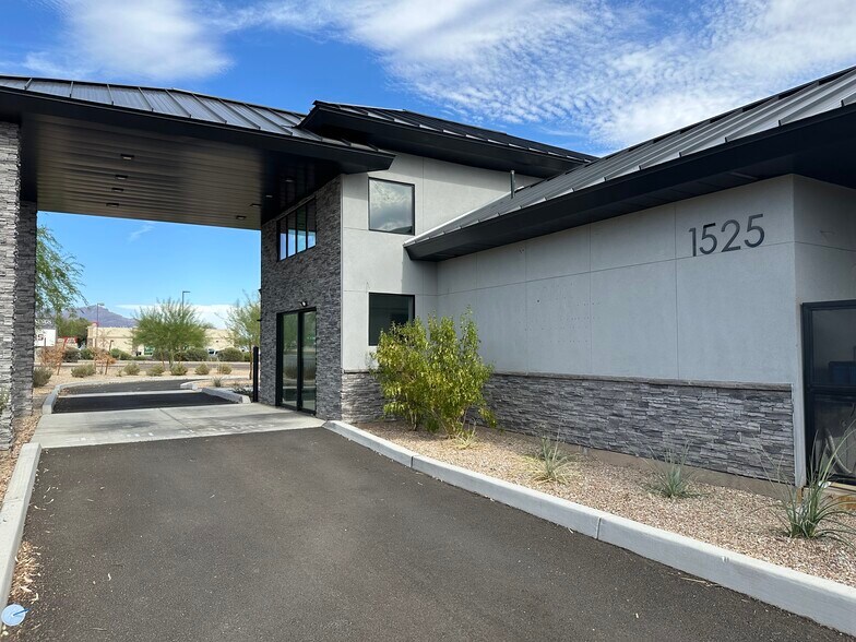 1525 Apache Trail, Apache Junction, AZ à louer - Photo de l’immeuble – Image 3 sur 14
