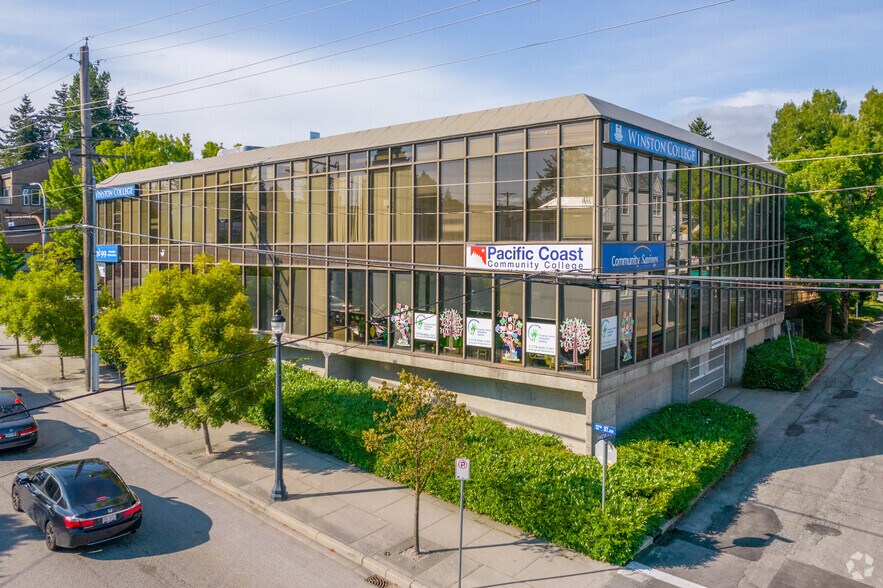 1176-1188 8th Ave, New Westminster, BC à louer - Photo de l’immeuble – Image 3 sur 11