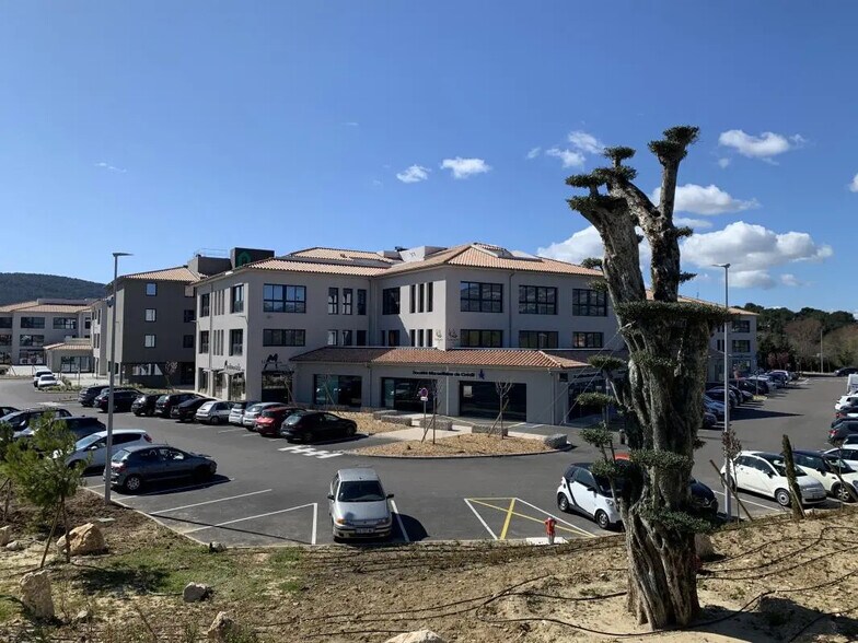 Bureau dans Aubagne à louer - Photo de l’immeuble – Image 3 sur 7