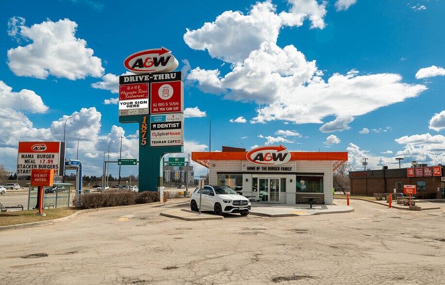 1875 Pembina Hwy, Winnipeg, MB à louer - Photo de l’immeuble – Image 2 sur 8