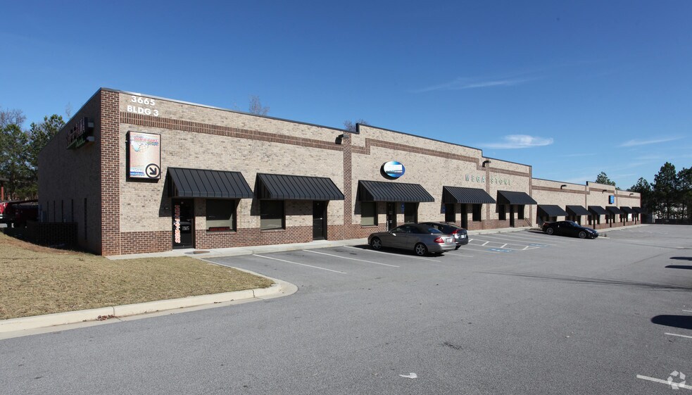 3665 Swiftwater Park Dr, Suwanee, GA à louer - Photo principale – Image 1 sur 2