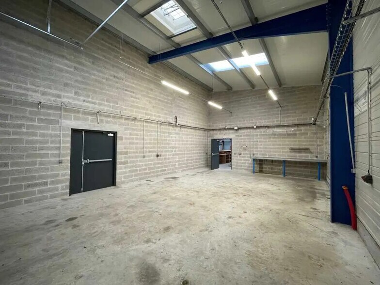 Bureau dans Ressons-sur-Matz à louer - Photo de l’immeuble – Image 2 sur 6