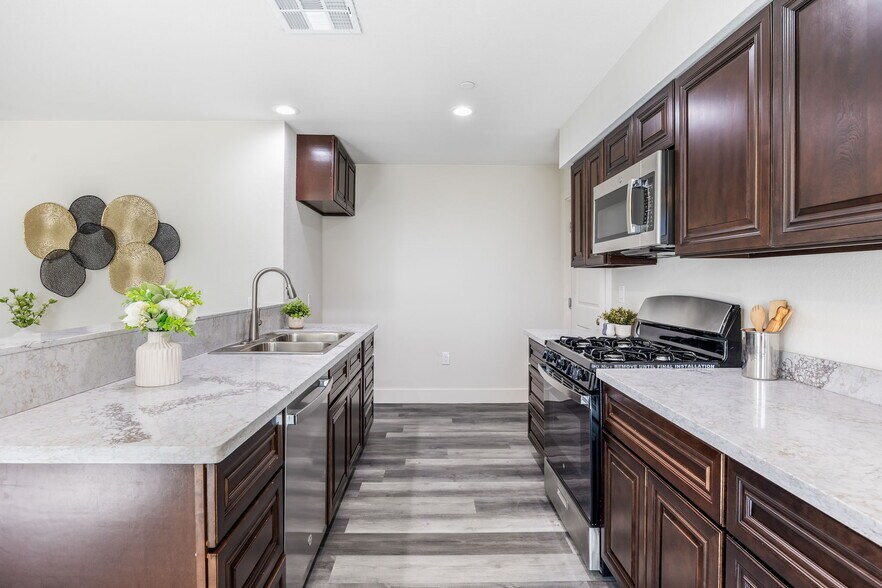 2409 Cava Ct, Sacramento, CA à vendre - Photo de l’immeuble – Image 2 sur 5