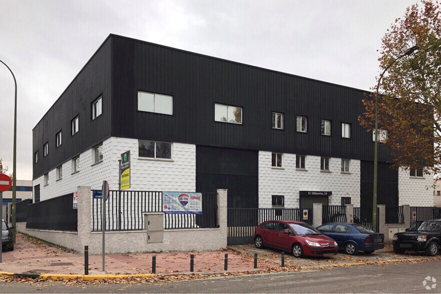 Calle Alfarería, Móstoles, Madrid à vendre - Photo de l’immeuble – Image 1 sur 7