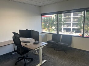 201 E Sandpointe Ave, Santa Ana, CA à louer Photo intérieure– Image 1 sur 5