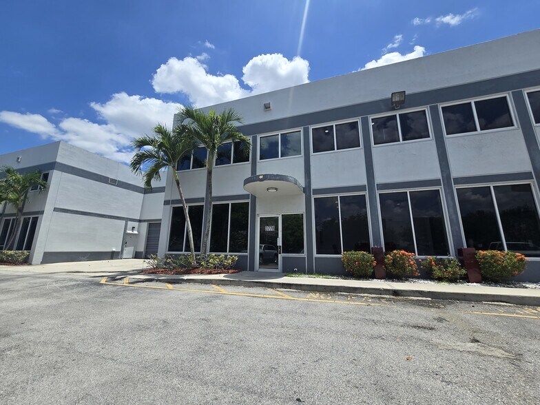 3760-3788 NW 124th Ave, Coral Springs, FL à vendre - Photo de l’immeuble – Image 2 sur 13
