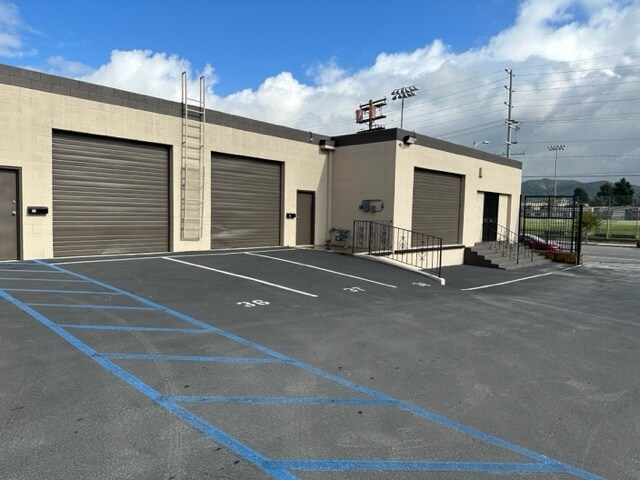 11015 Glenoaks Blvd, Pacoima, CA à louer - Photo de l’immeuble – Image 2 sur 3
