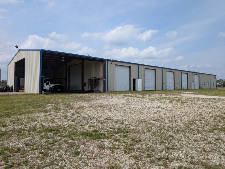 375 I-45 N, Fairfield, TX à vendre - Photo de l’immeuble – Image 1 sur 16