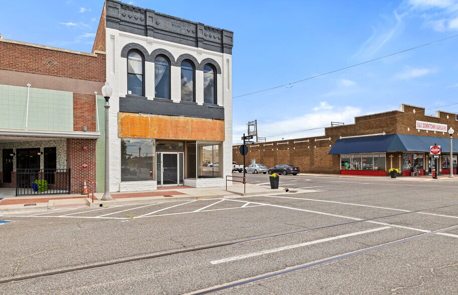 121 S Bickford Ave, El Reno, OK à louer - Photo de l’immeuble – Image 3 sur 22