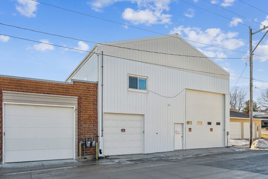 106 1st Ave NW, Waukon, IA à vendre - Photo de l’immeuble – Image 3 sur 23