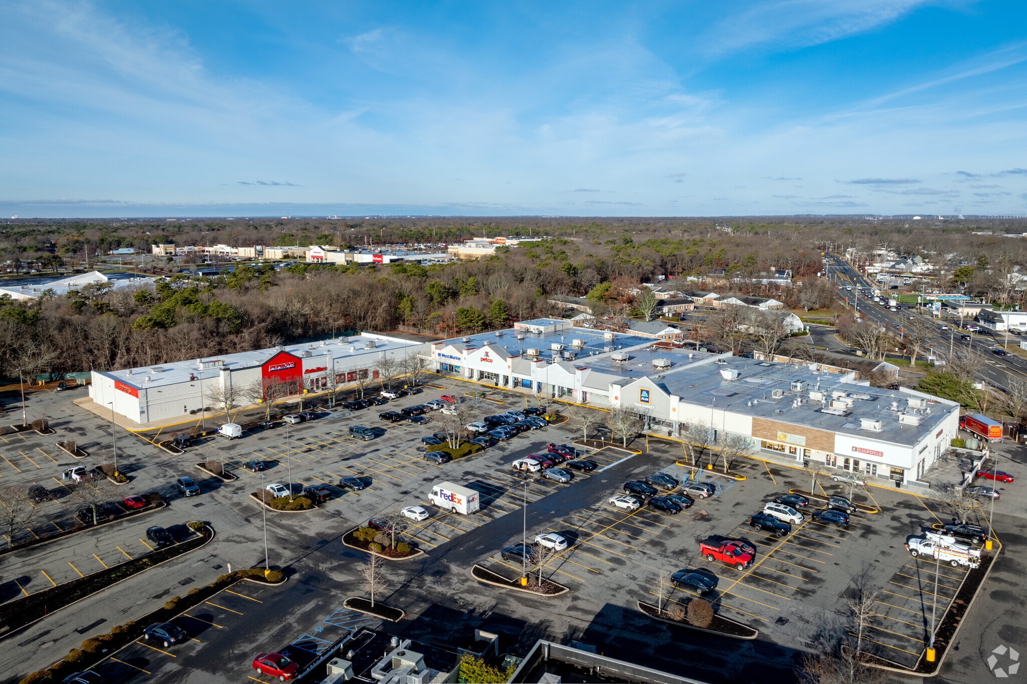 367-425 N Service Rd, Patchogue, NY à louer Photo principale– Image 1 sur 19