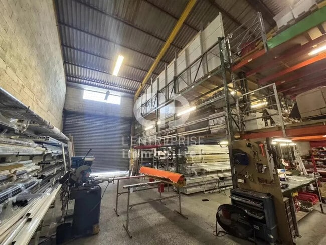 Plus de détails pour Bureau, Industriel/Logistique à louer