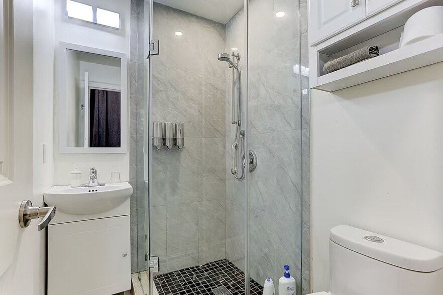 600 Parliament St, Toronto, ON à vendre - Photo intérieure – Image 1 sur 7
