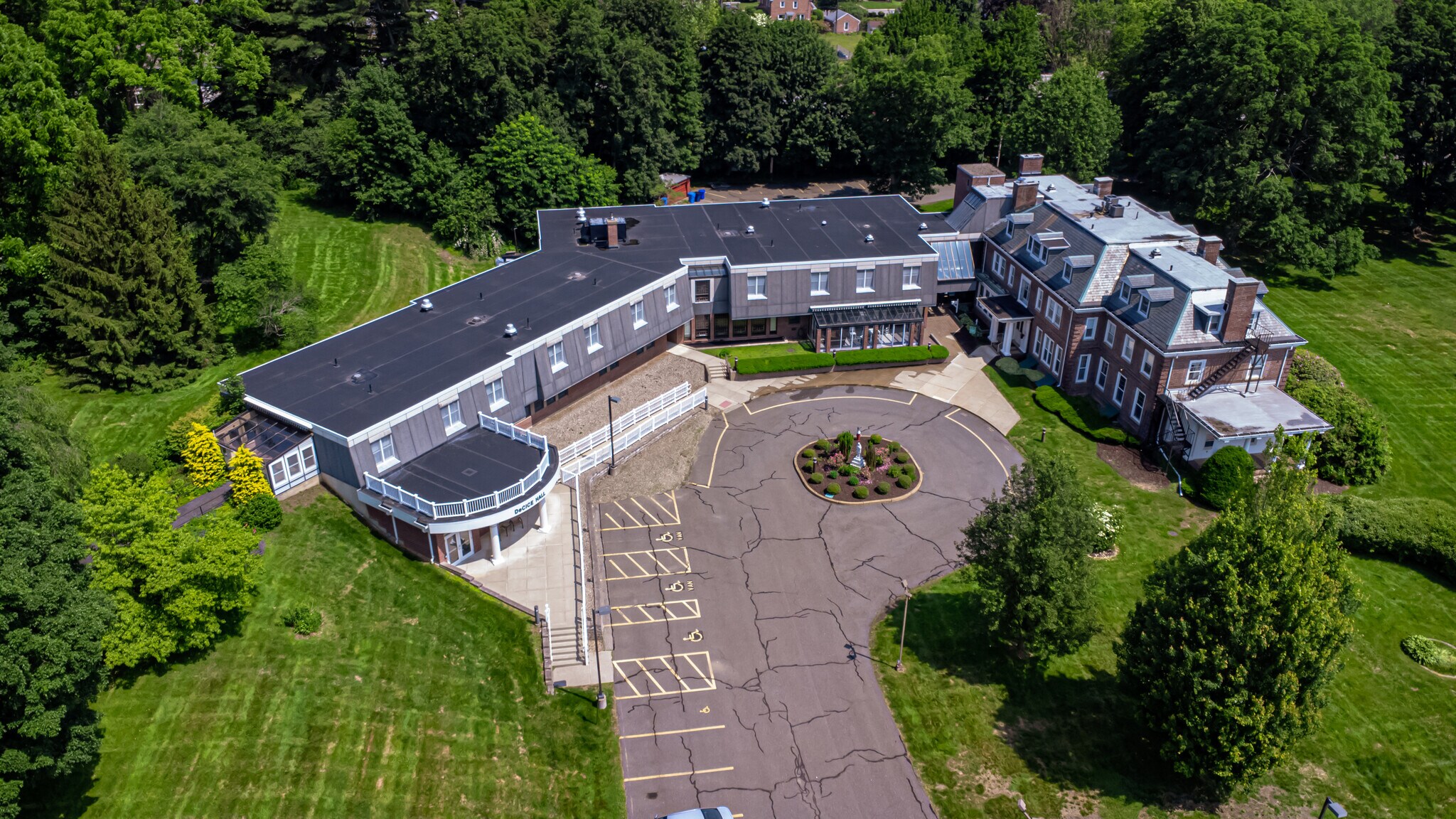 1365 Northampton St, Holyoke, MA à vendre Photo principale– Image 1 sur 32