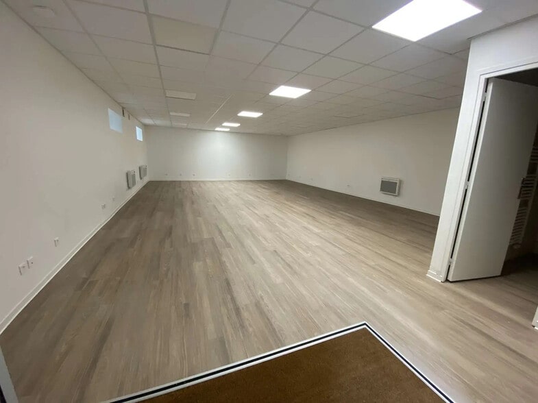 Bureau dans Rosny-sous-Bois à louer - Photo de l’immeuble – Image 1 sur 4