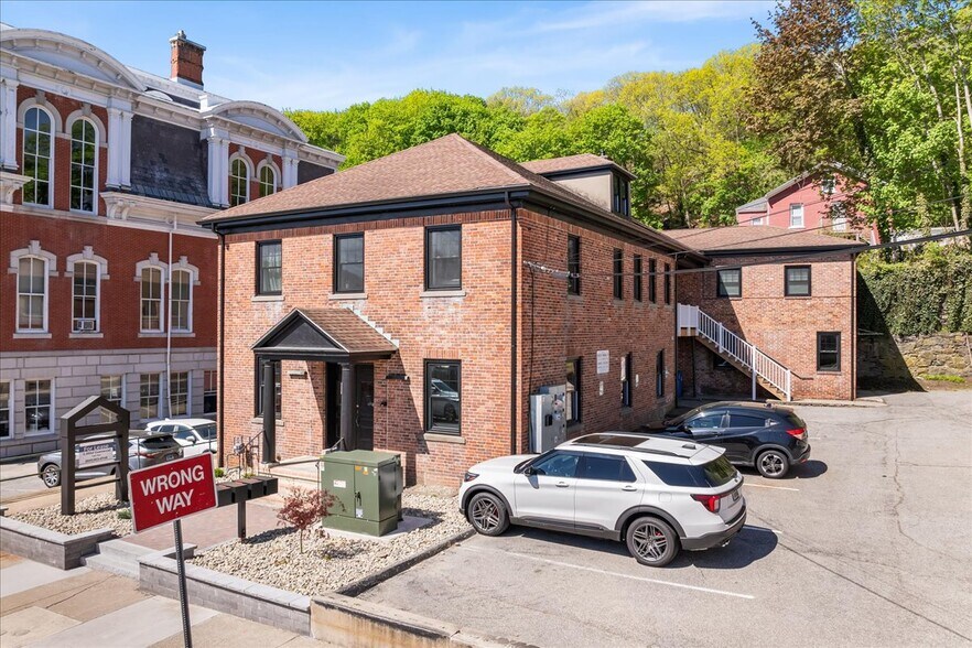 110 Broadway, Norwich, CT à louer - Photo de l’immeuble – Image 1 sur 22