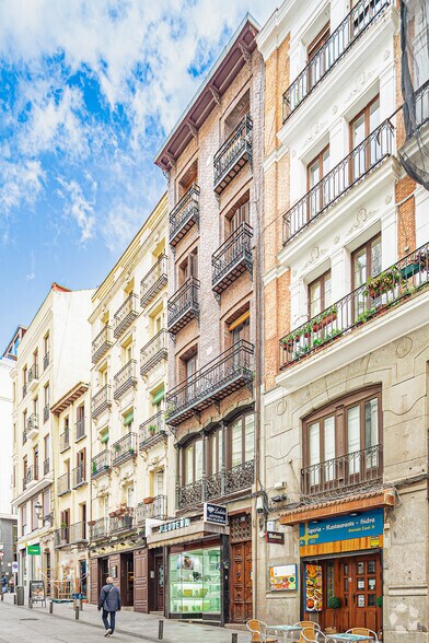 Calle de Tetuán, 32, Madrid, Madrid à louer - Photo principale – Image 1 sur 2