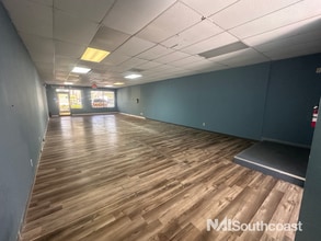 1000-1070 SE Port Saint Lucie Blvd, Port Saint Lucie, FL à louer Photo intérieure– Image 2 sur 6