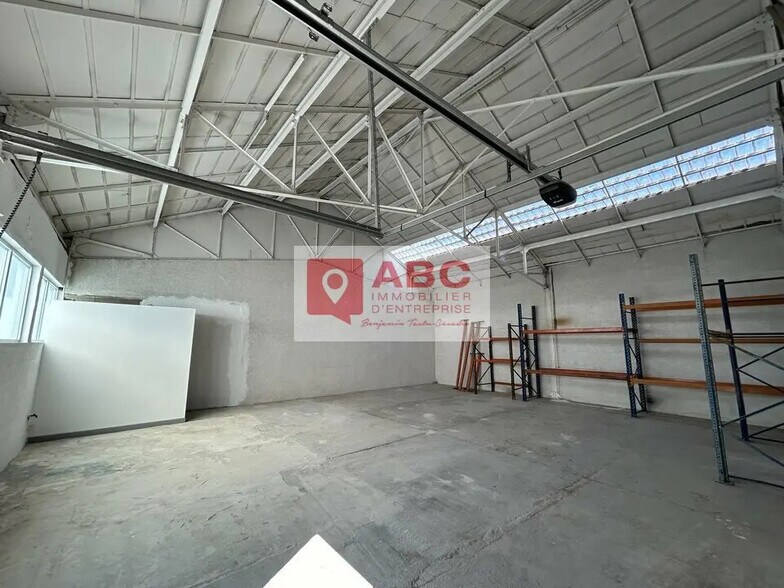 Local d’activités dans Mauguio à louer - Photo de l’immeuble – Image 1 sur 2