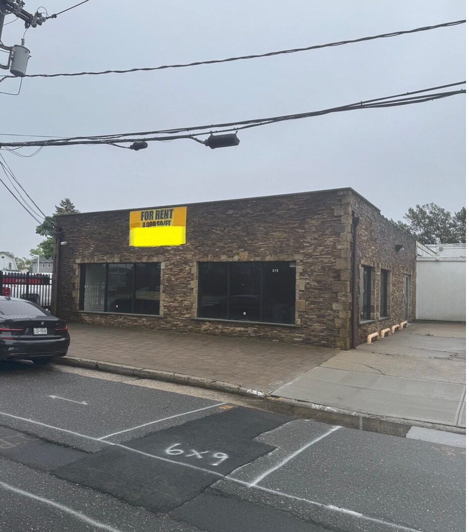 319 W Sunrise Hwy, Freeport, NY à louer Photo de l’immeuble– Image 1 sur 5