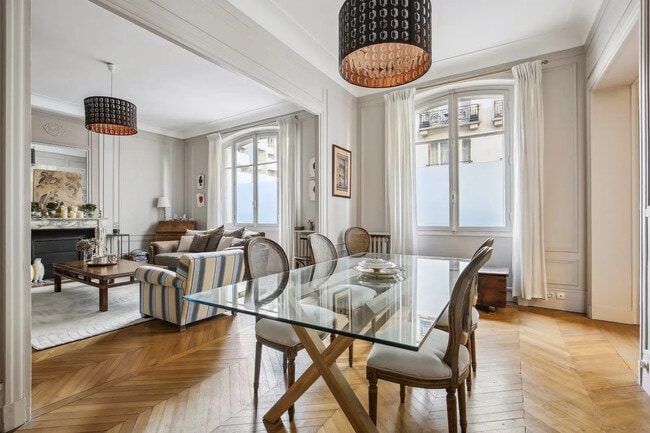 Plus de détails pour 150 Rue De L'Universite, Paris - Logement à vendre