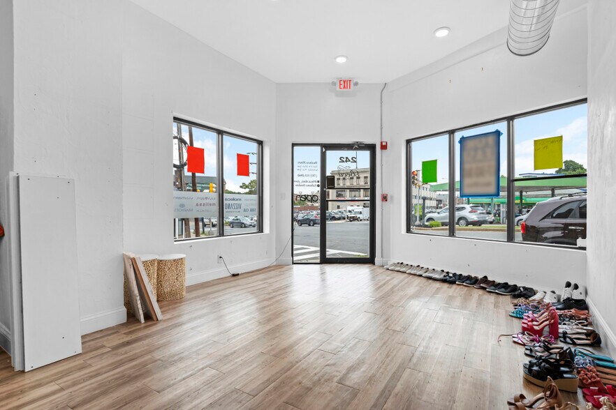 236-242 Main St, Malden, MA à louer - Photo de l’immeuble – Image 3 sur 13