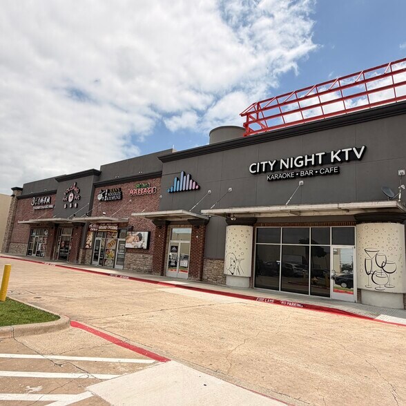 2528 Old Denton Rd, Carrollton, TX à louer - Photo de l’immeuble – Image 2 sur 3