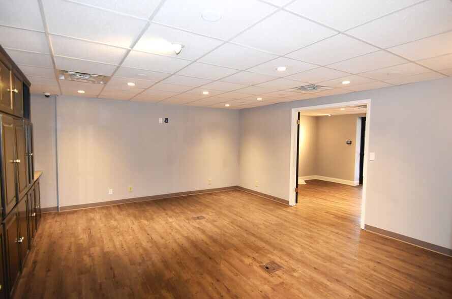 511 Fairground Ct, Nashville, TN à louer - Photo de l’immeuble – Image 2 sur 8