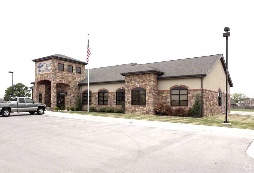 3017 W Main St, Jenks, OK à louer - Photo principale – Image 1 sur 2