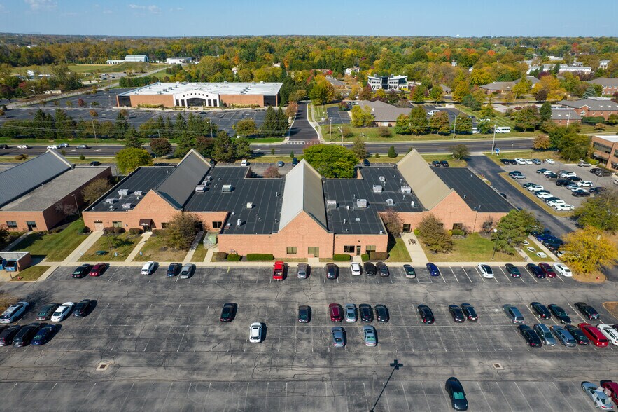 235-241 W Schrock Rd, Westerville, OH à louer - Photo de l’immeuble – Image 2 sur 6