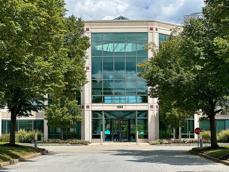 1055 Westlakes Dr, Berwyn, PA à louer - Photo de l’immeuble – Image 3 sur 15