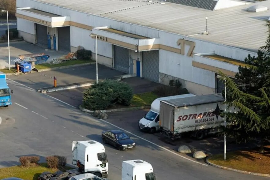 Local d’activités dans Aulnay-sous-Bois à louer - Photo de l’immeuble – Image 1 sur 2